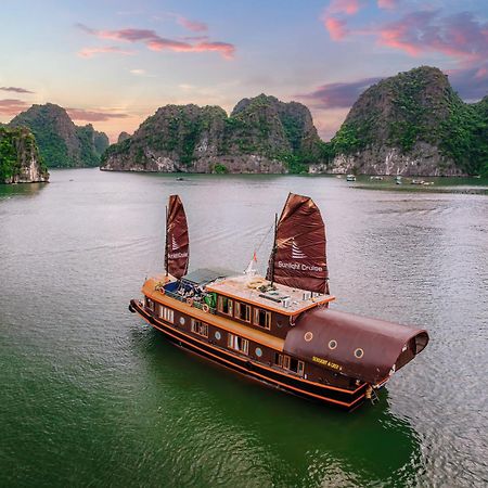 Sunlight Boutique Cruise - Cat Ba Island Hotell Ha Long Exteriör bild