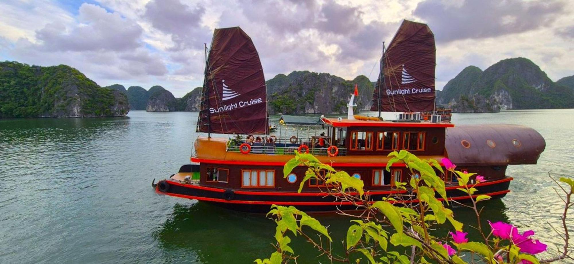 Sunlight Boutique Cruise - Cat Ba Island Hotell Ha Long Exteriör bild