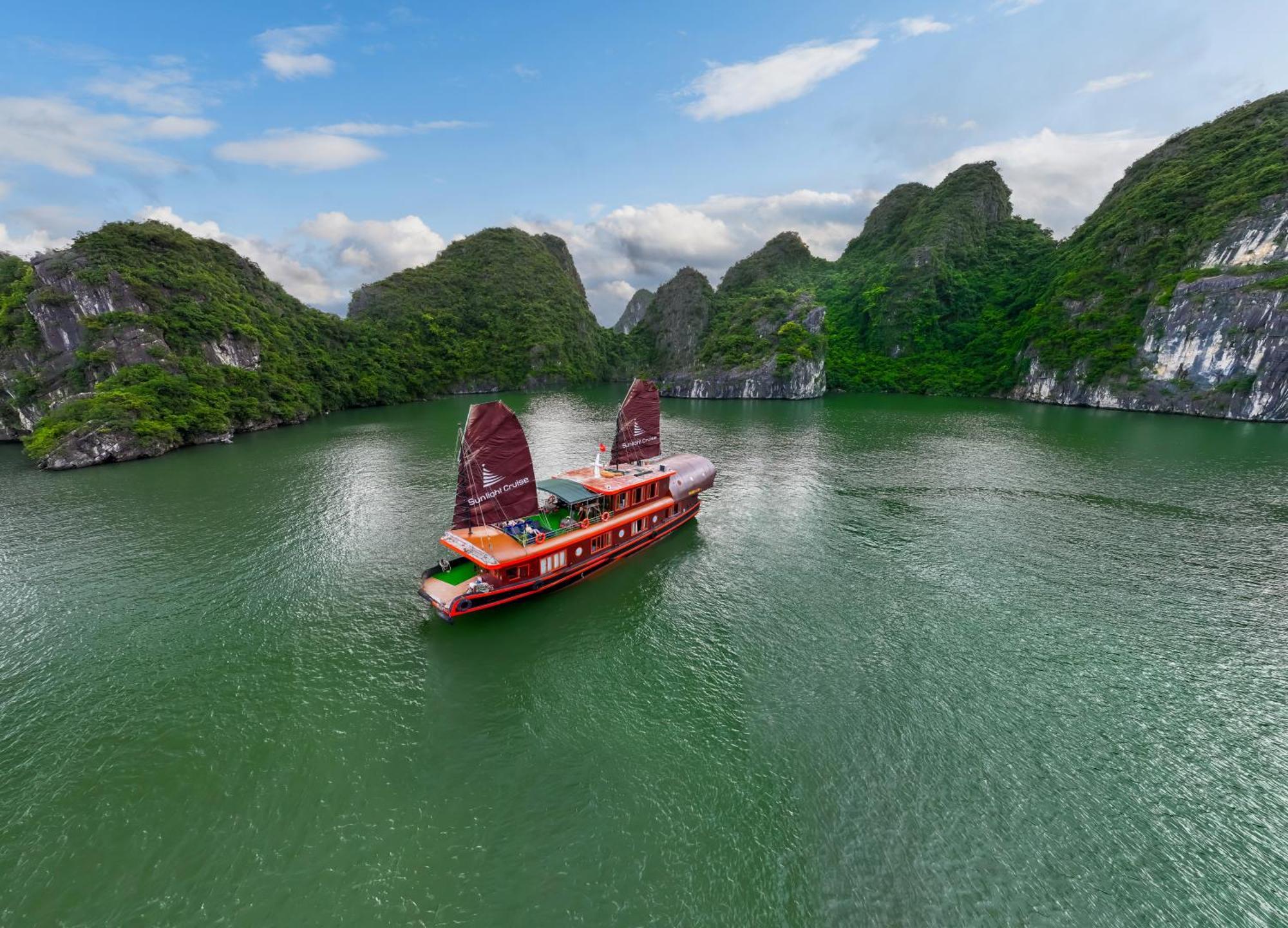 Sunlight Boutique Cruise - Cat Ba Island Hotell Ha Long Exteriör bild