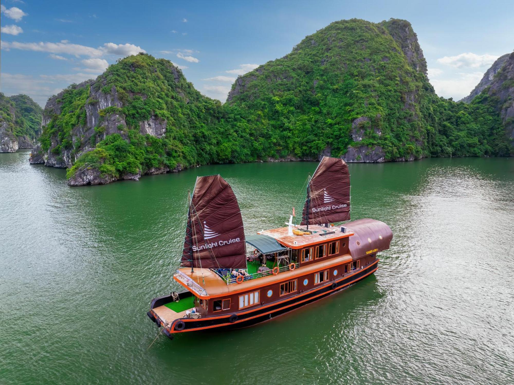 Sunlight Boutique Cruise - Cat Ba Island Hotell Ha Long Exteriör bild