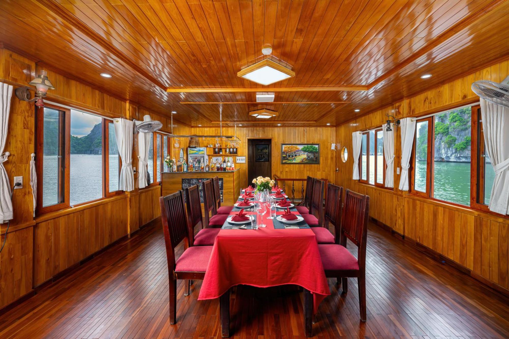 Sunlight Boutique Cruise - Cat Ba Island Hotell Ha Long Exteriör bild