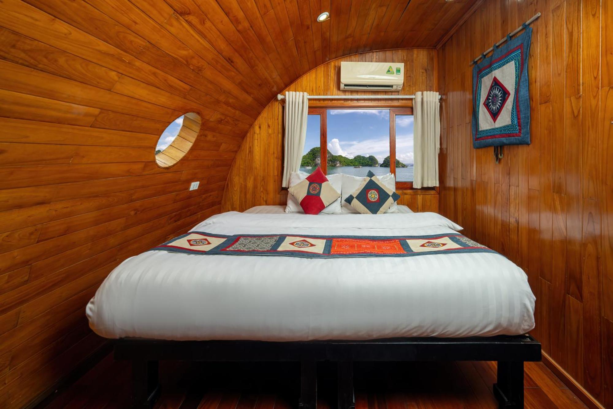 Sunlight Boutique Cruise - Cat Ba Island Hotell Ha Long Exteriör bild